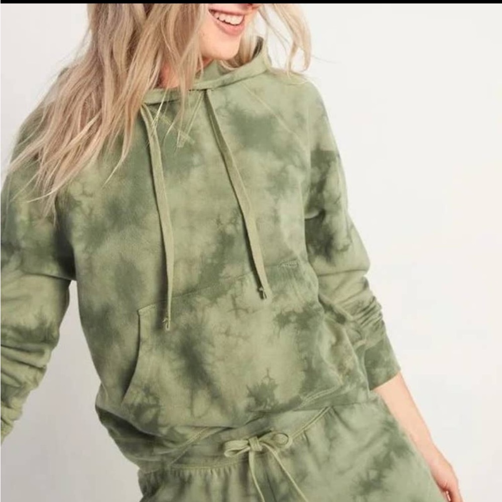 Old Navy green tie dye sweatshirt
